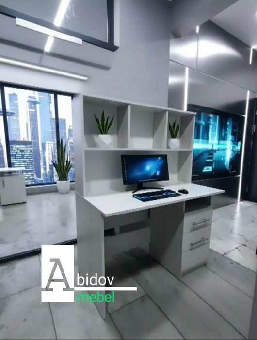 Функциональный письменный стол-парта от производителя.