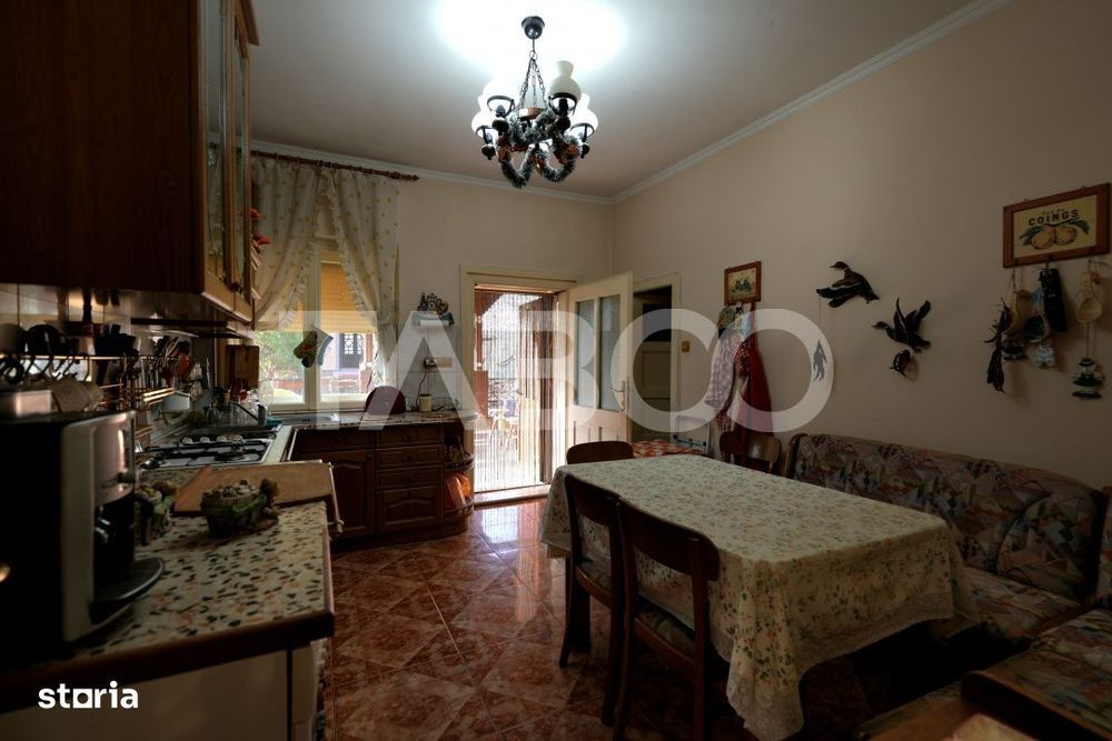 Casa individuala de vanzare cu 5 camere 2 balcoane zona Centrala