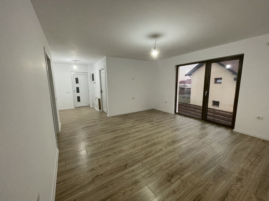 Apartamente cu două camere finalizate , grădină  proprie si parcare