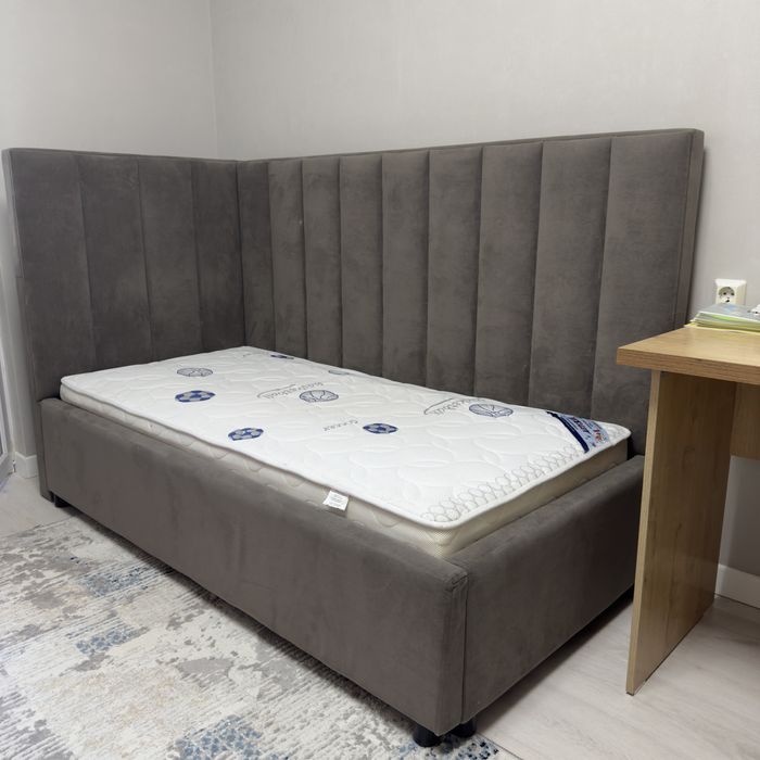 Детская кровать с матрасом