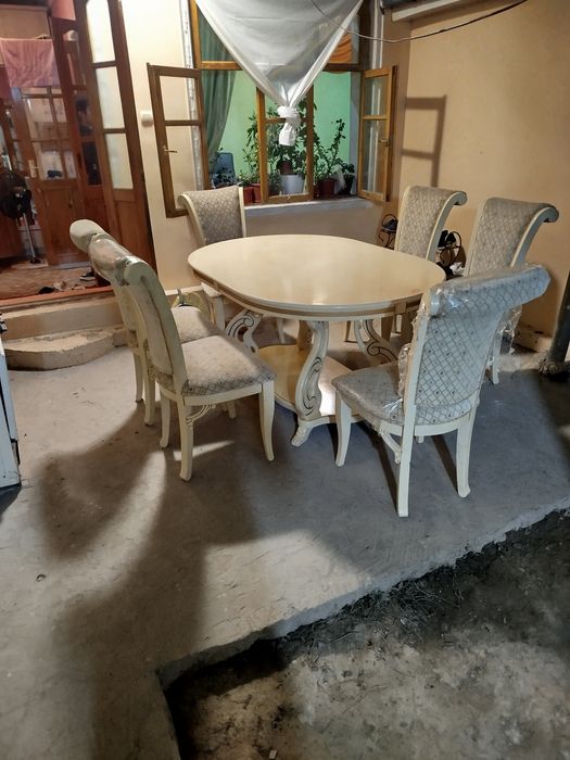 Komplekt stol va stullar