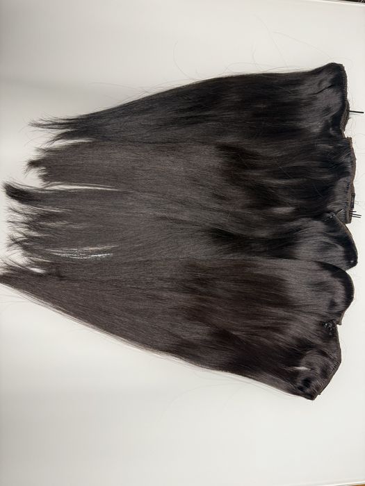 Пет реда коса, готова за носене, с клипси, варира от 50-55см