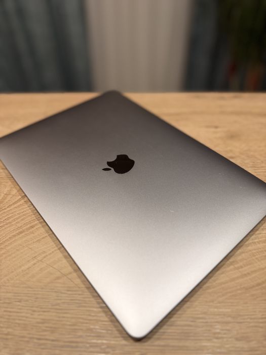 MacBook Pro M2, 13'', 16GB (2022)