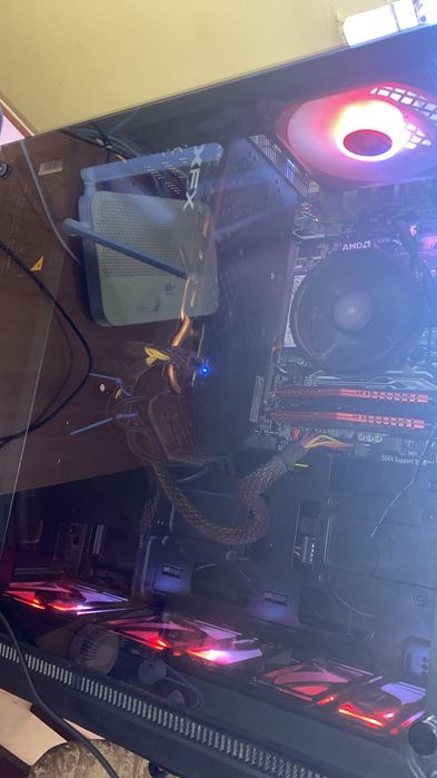 Pc gaming bun monitor căști cameră etc