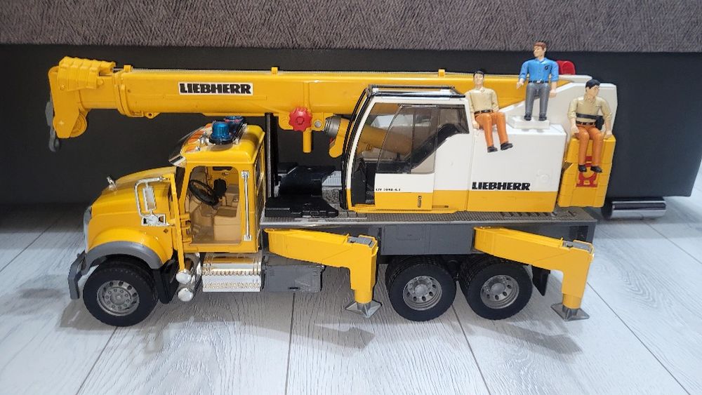 Продам машинки фирмы Bruder