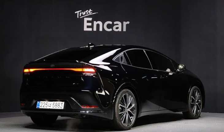 Toyota Prius бензин+гибрид