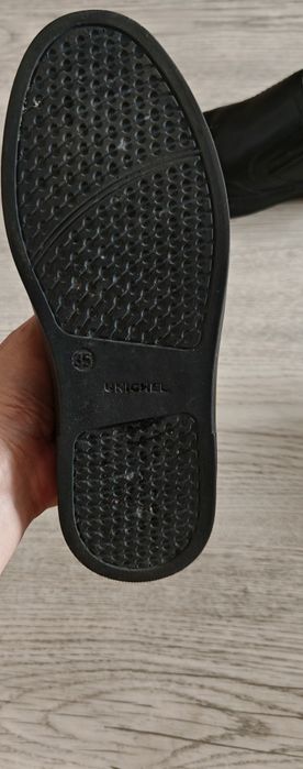 Продам полуботинки для мальчика школьные