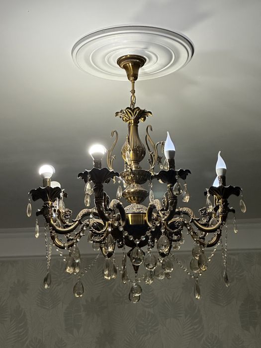 Продам люстру