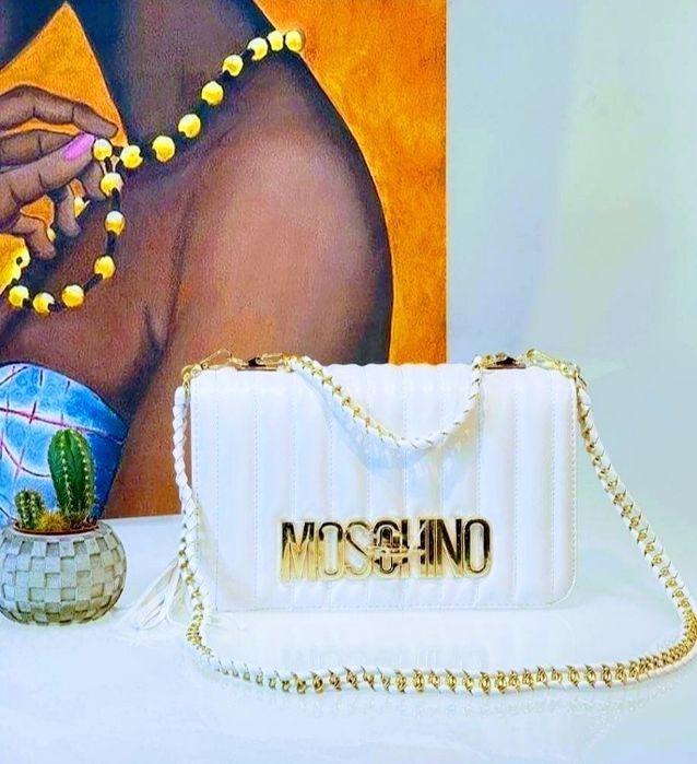 Genti Moschino, logo metalic auriu, saculet, etichetă