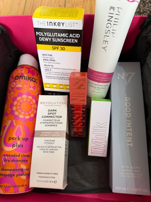 Чисто нова козметика за лице и коса