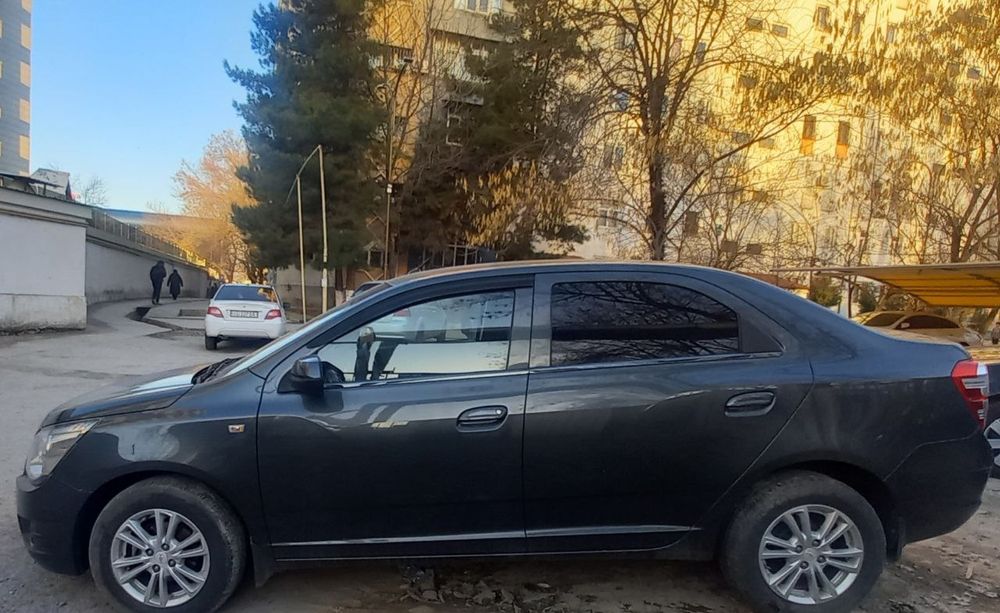 Кобальт мокрый асфальт