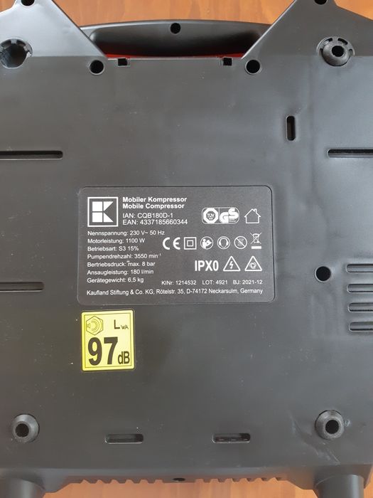 Portabil compresor cu pistol manometru și  accesorii