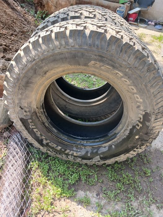 Продам шины на джип