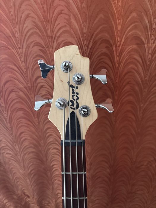 Бас-гитара  Cort