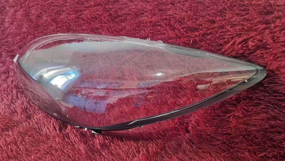 Тойота камри 35 стекло для фараы