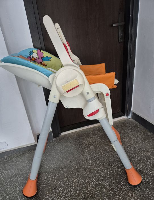 Scaun cu masă bebeluși și  copii. Marca Chicco Polly