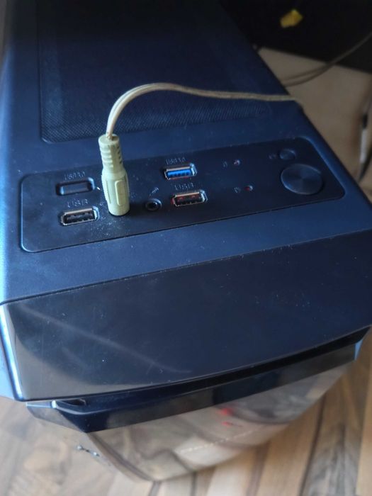 Продава се Настолен компютър - i5+RX470 + 8GB RAM SSD 240GB