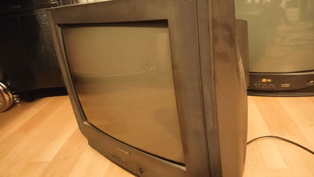 Телевизор очень надёжный и долговечный.