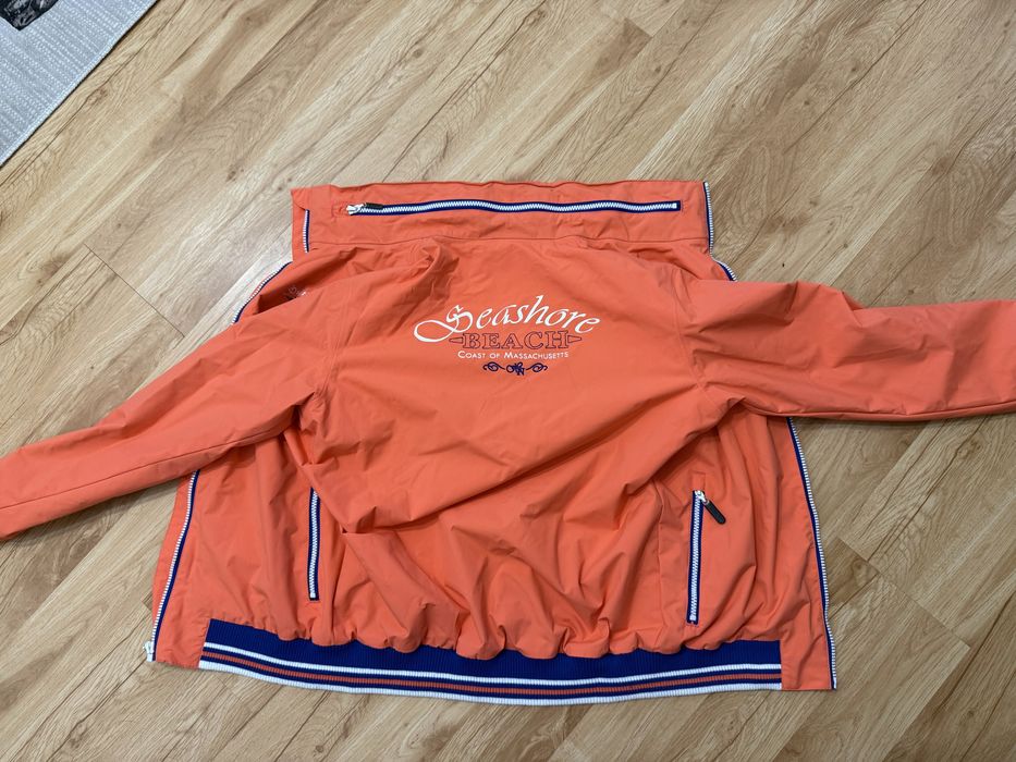 Дамско спортно яке с качулка против вятър и дъжд