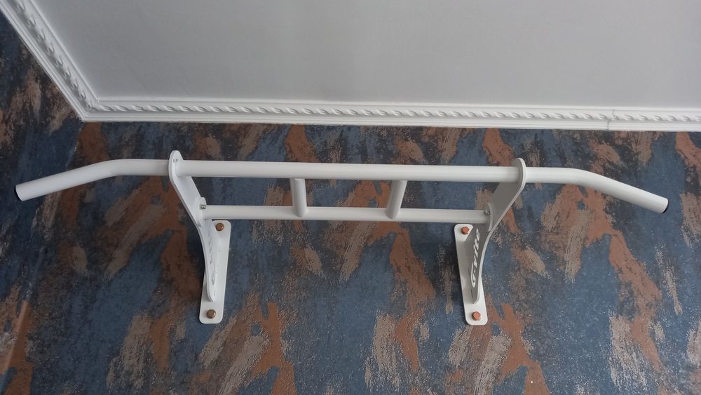 Турник настенный