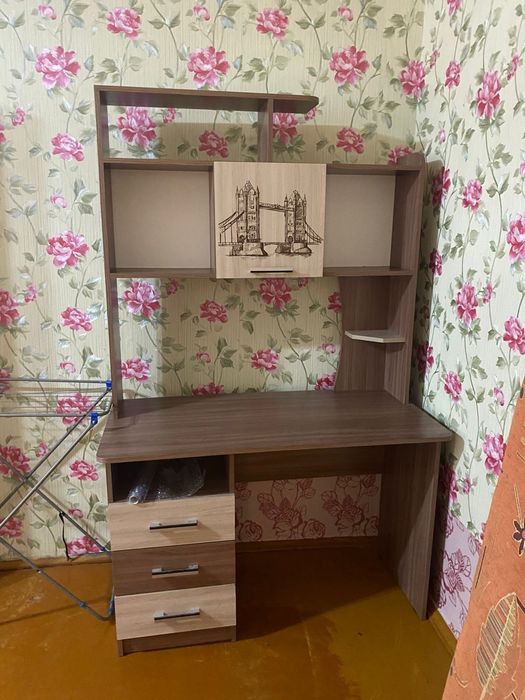 Продам компьютерный стол