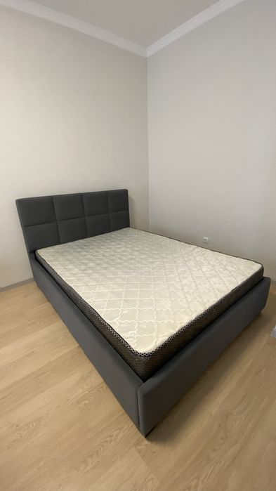 Кровать с матрасом 140х200