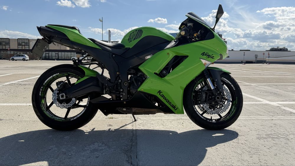 Vând Kawasaki ZX-6R