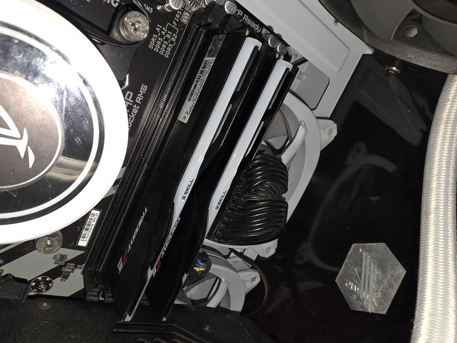 Trident Z5 32GB  6800mhz DDR5 RGB