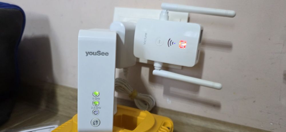 1.Repetitor Wi-Fi YouSee MeshRouter Wi-Fi   2.Victure WE300