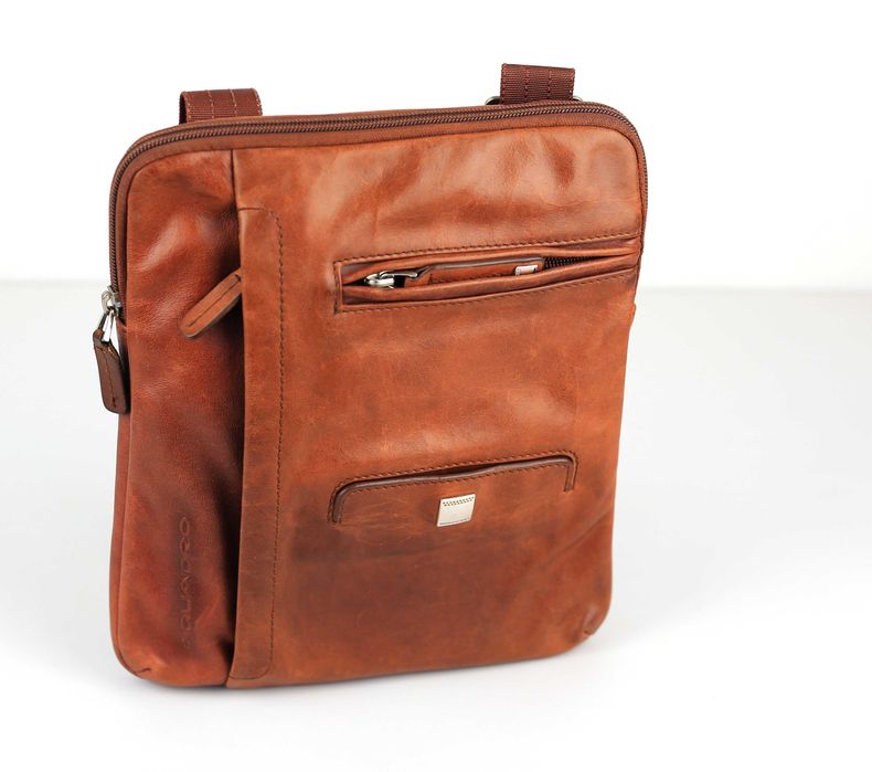 Нова разкошна мъжка кожена чанта на италианската марка Piquadro.