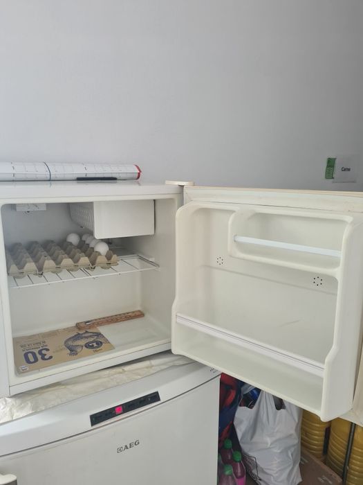 Frigider mic , 2 bucati