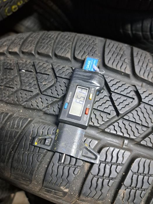 Anvelope desperecheate 245/40 R19 Nokian și 225/55 R17 Pirelli