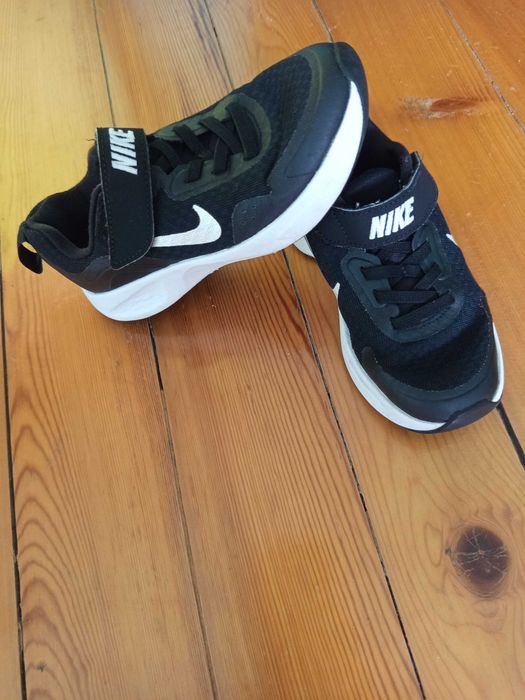 Маратонки Nike 28