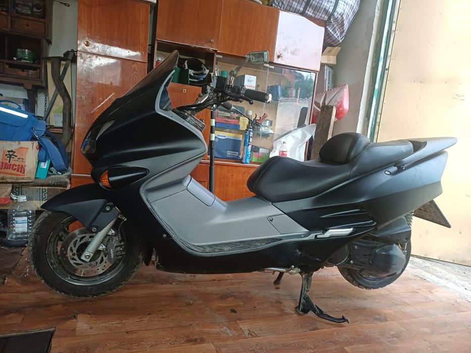 Макси скутер Хонда