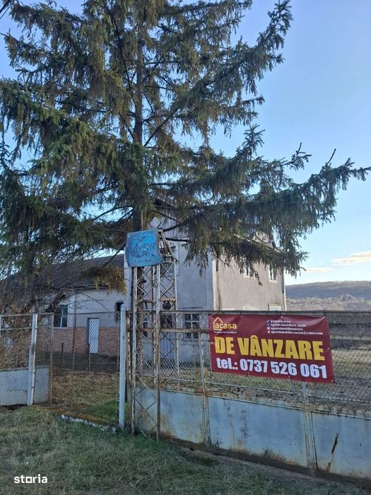 De vanzare cladire in Poienari din caramida, suprafata 295mp 49.000eur