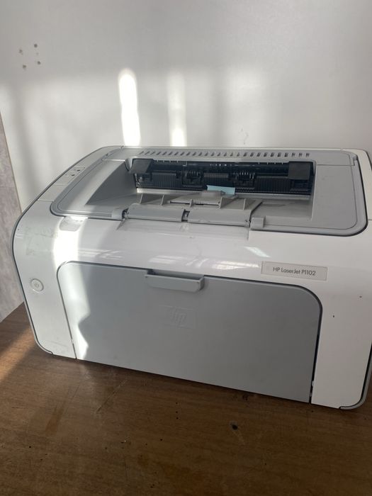 Продам принтер лазерный черный