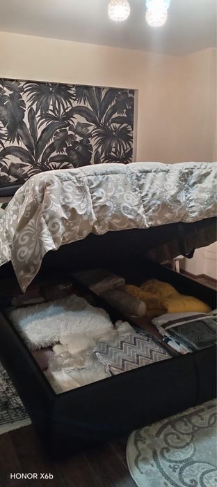 Vand apartament zona visoi turn