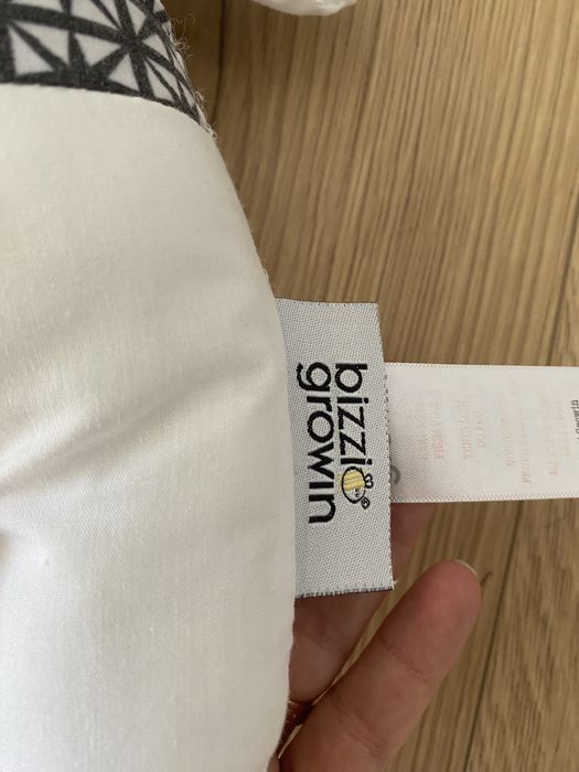 Iepuras decorativ Bizzi Growin (jucarie / perna decorativa)