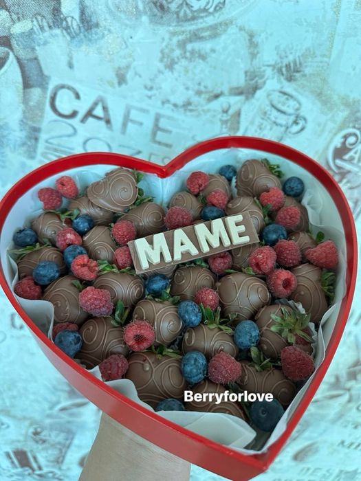 Клубника в шоколаде подарок