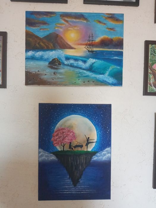 Продаются картины +подарок