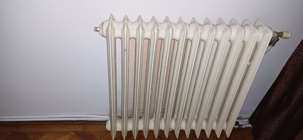 Vand calorifere fonta in stare foarte buna o7335812oo