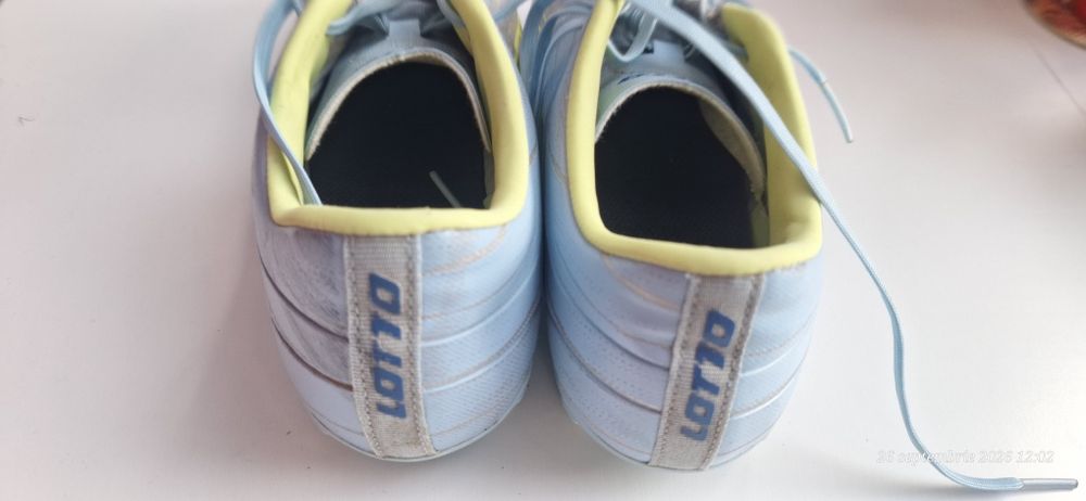 Adidași lotto cu crampoane