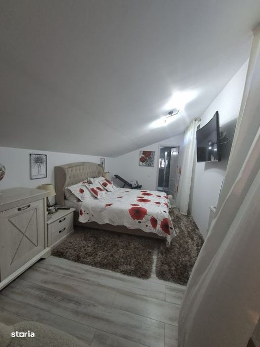 Casa 4 camere, 200 mp, teren 8 ari, zona Lunci
