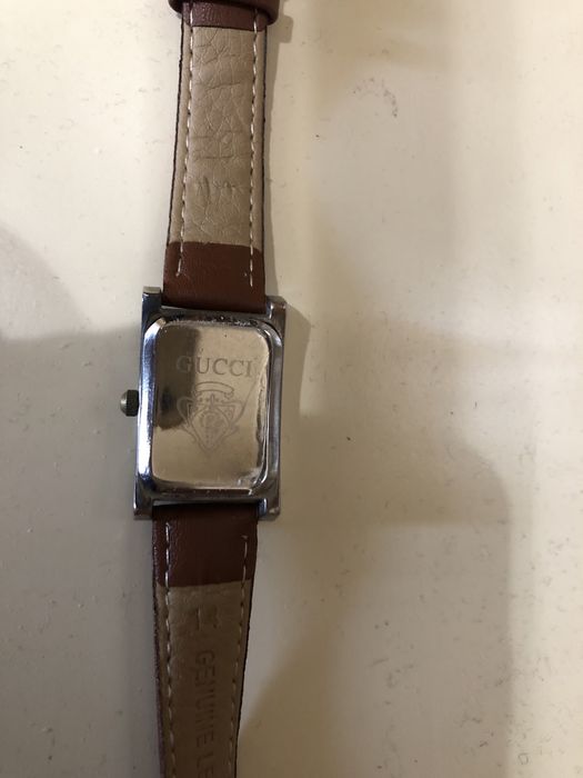 Проаются часы " Gucci "