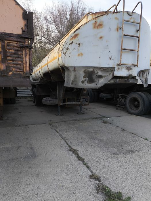 Продам полуприцеп - цистерну  Чмзап