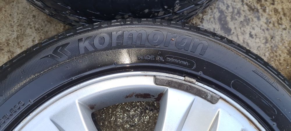 Janta aluminiu ford cu cauciucuri uzate  205/55/16 de rezerva