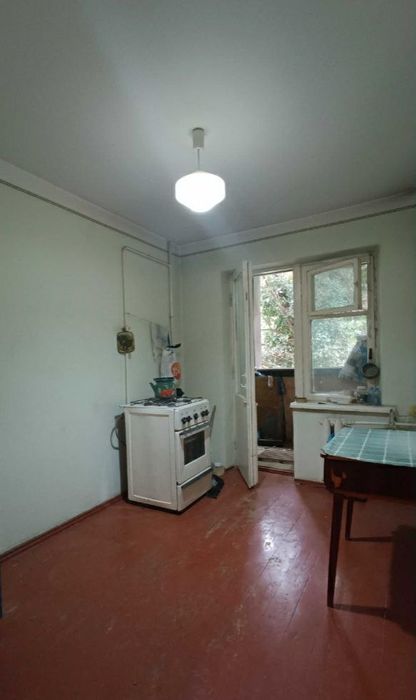 Срочно Чиланзар 4 Метро Мирзо Улугбек 1/3/4 кирпич балкон 1/3