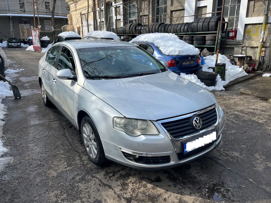 Dezmembrez VW Volkswagen Passat B6 berlina 2.0 BKP 4Motion gri argintiu LA7V