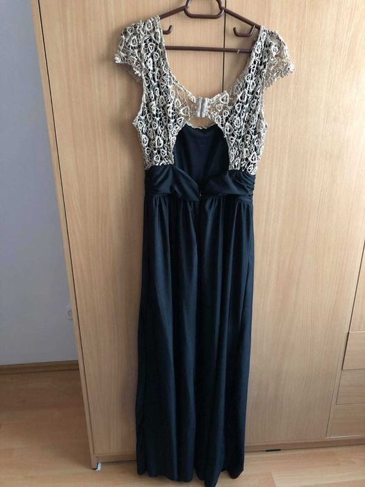 Rochie elastica cu broderie