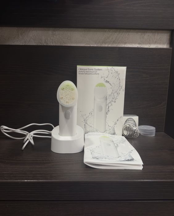 Clinique sonic system ултразвукова четка за лице + подарък масажна